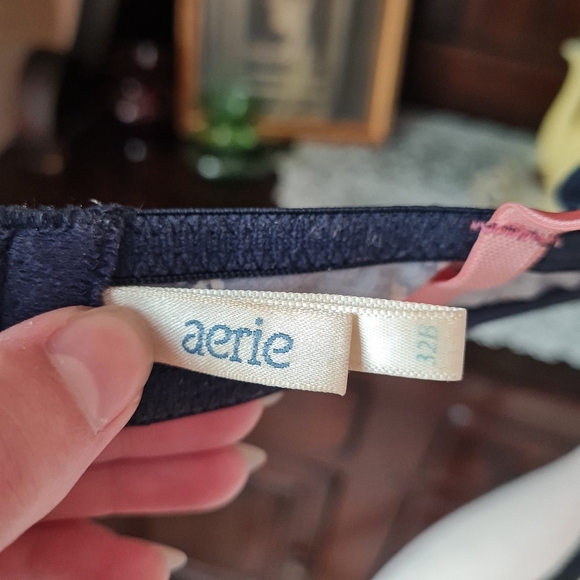 Beautiful Navy Blue and Pink Floral Lightly Lined Bra by Aerie size 32B - Picture 5 of 7